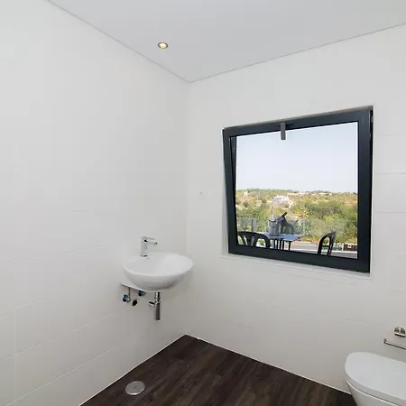 Queens Bed & Breakfast Guia (Faro)